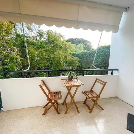 Gravity Downtown Balcony Apartment *