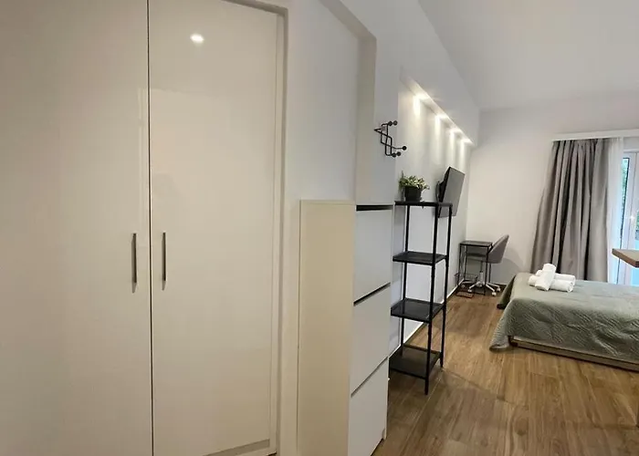 Gravity Downtown Balcony Apartman